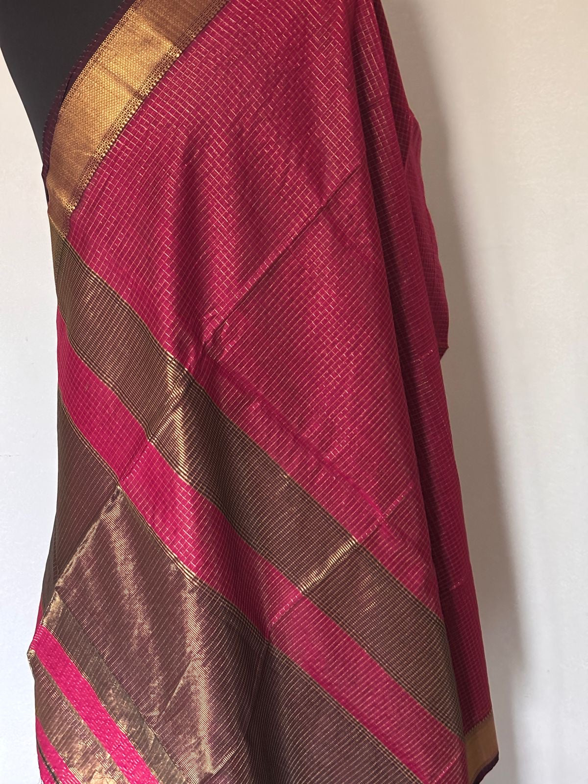 Kalyanika" (कल्याणिका) Handloom Maheshwari Silk Cotton Sarees Majenta KM01