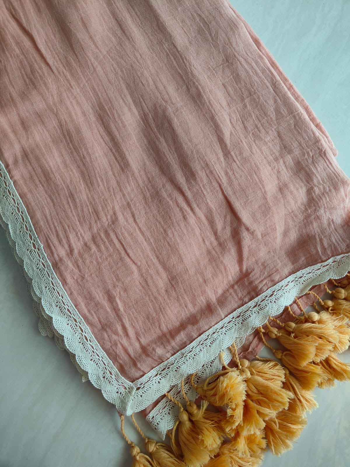 Viharika Flowy lace: peach V02