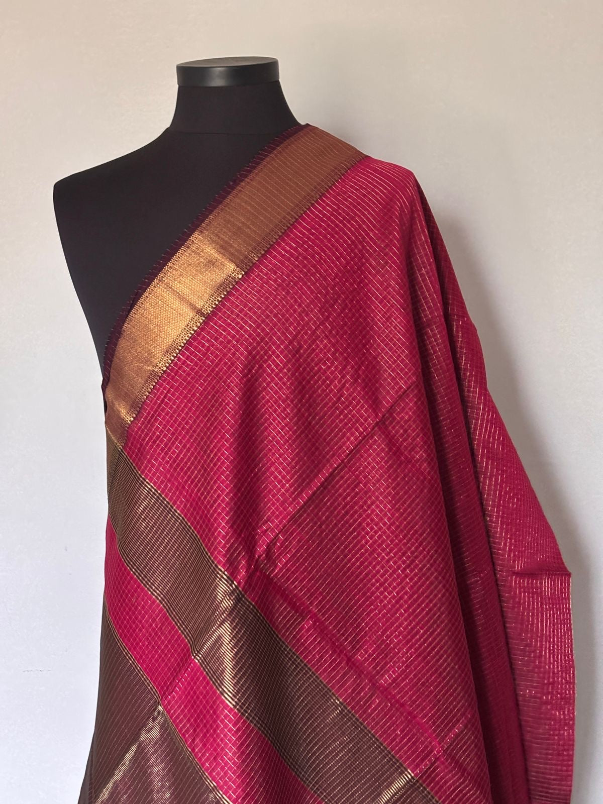 Kalyanika" (कल्याणिका) Handloom Maheshwari Silk Cotton Sarees Majenta KM01