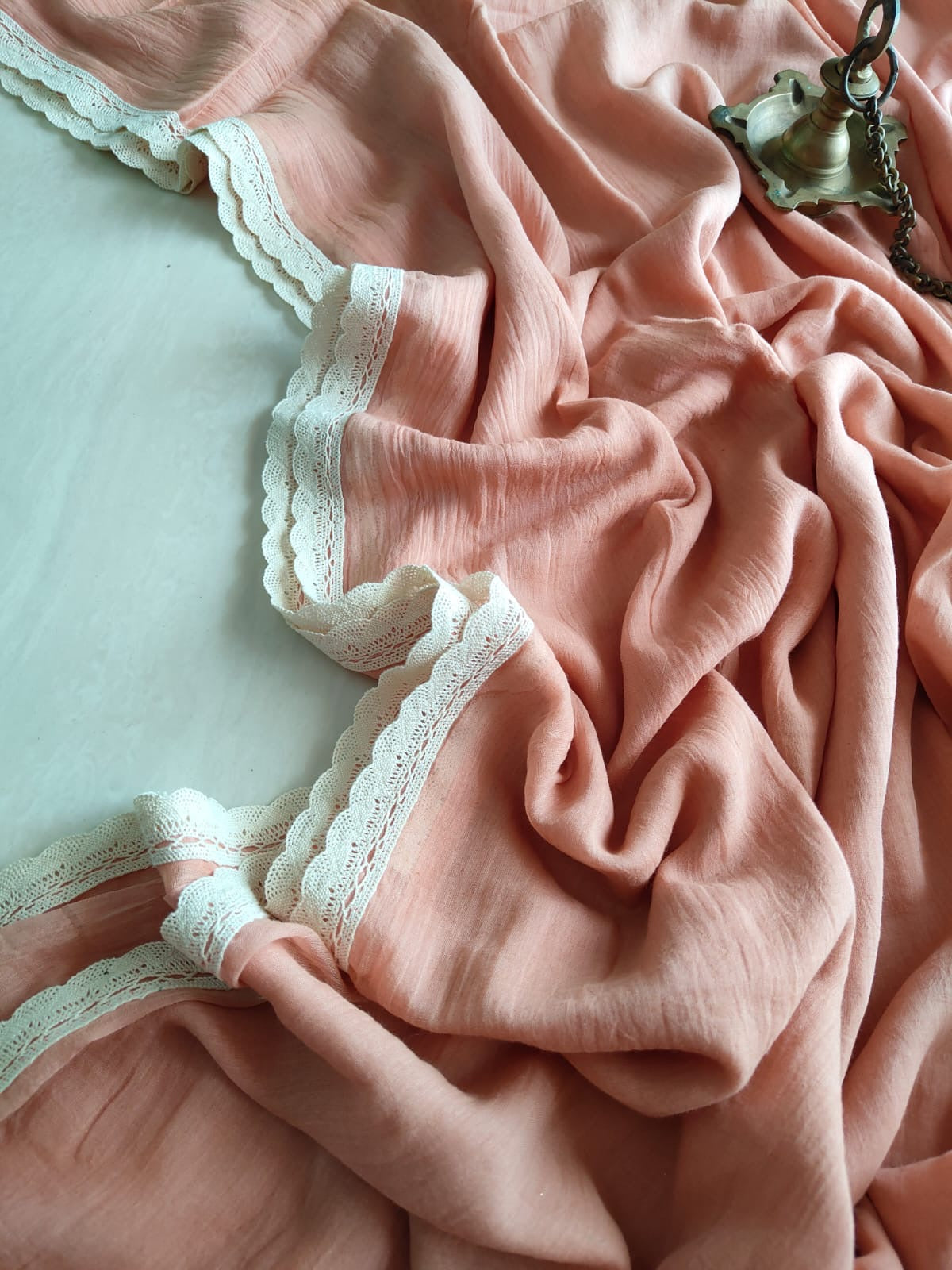 Viharika Flowy lace: peach V02