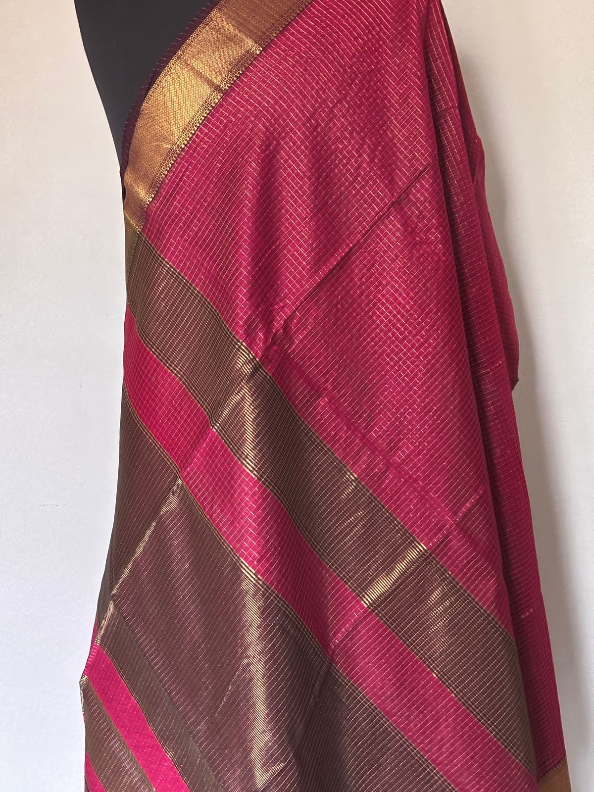 Kalyanika" (कल्याणिका) Handloom Maheshwari Silk Cotton Sarees Majenta KM01