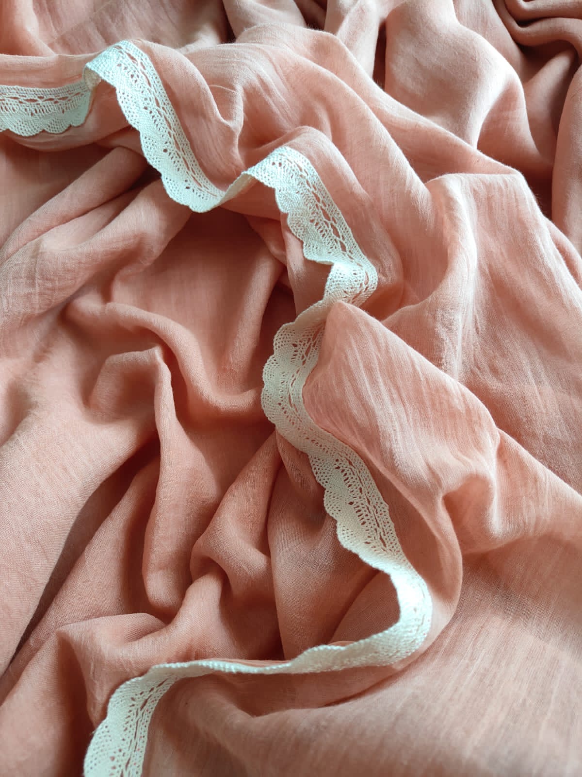 Viharika Flowy lace: peach V02