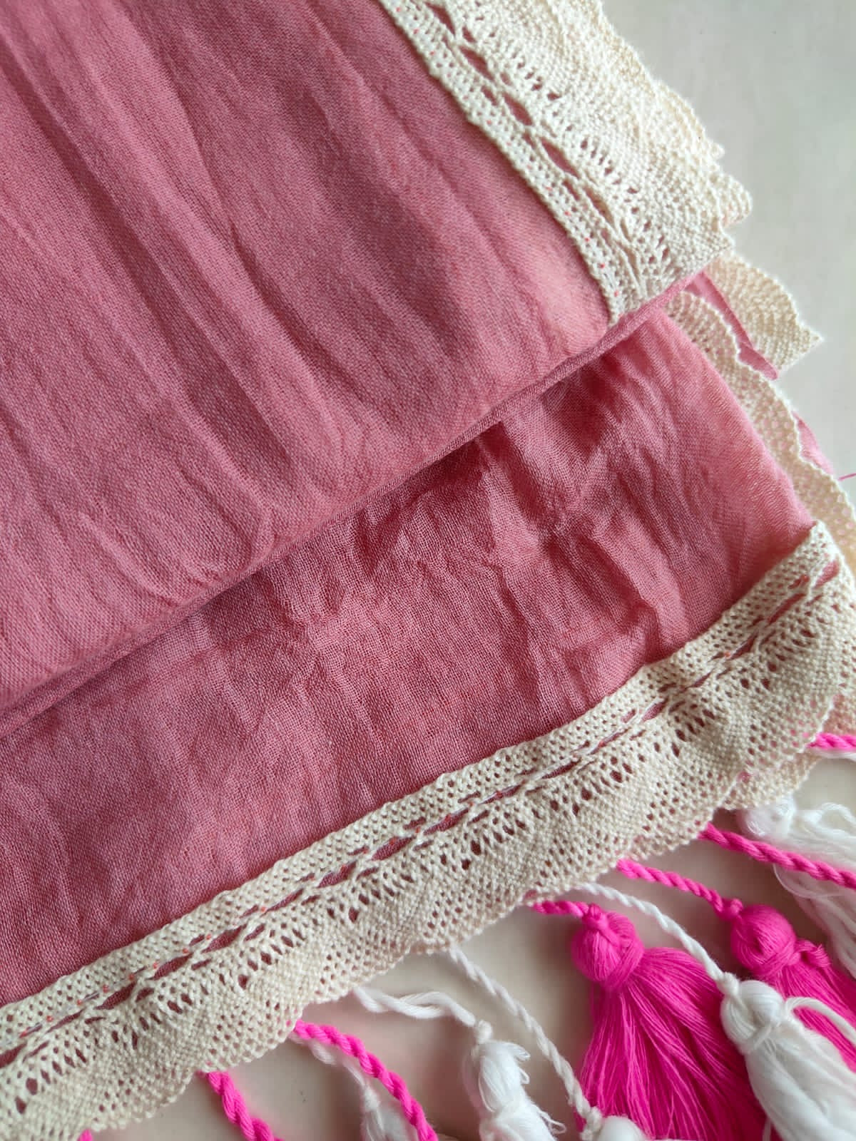 Viharika Flowy lace: Powder Pink V04