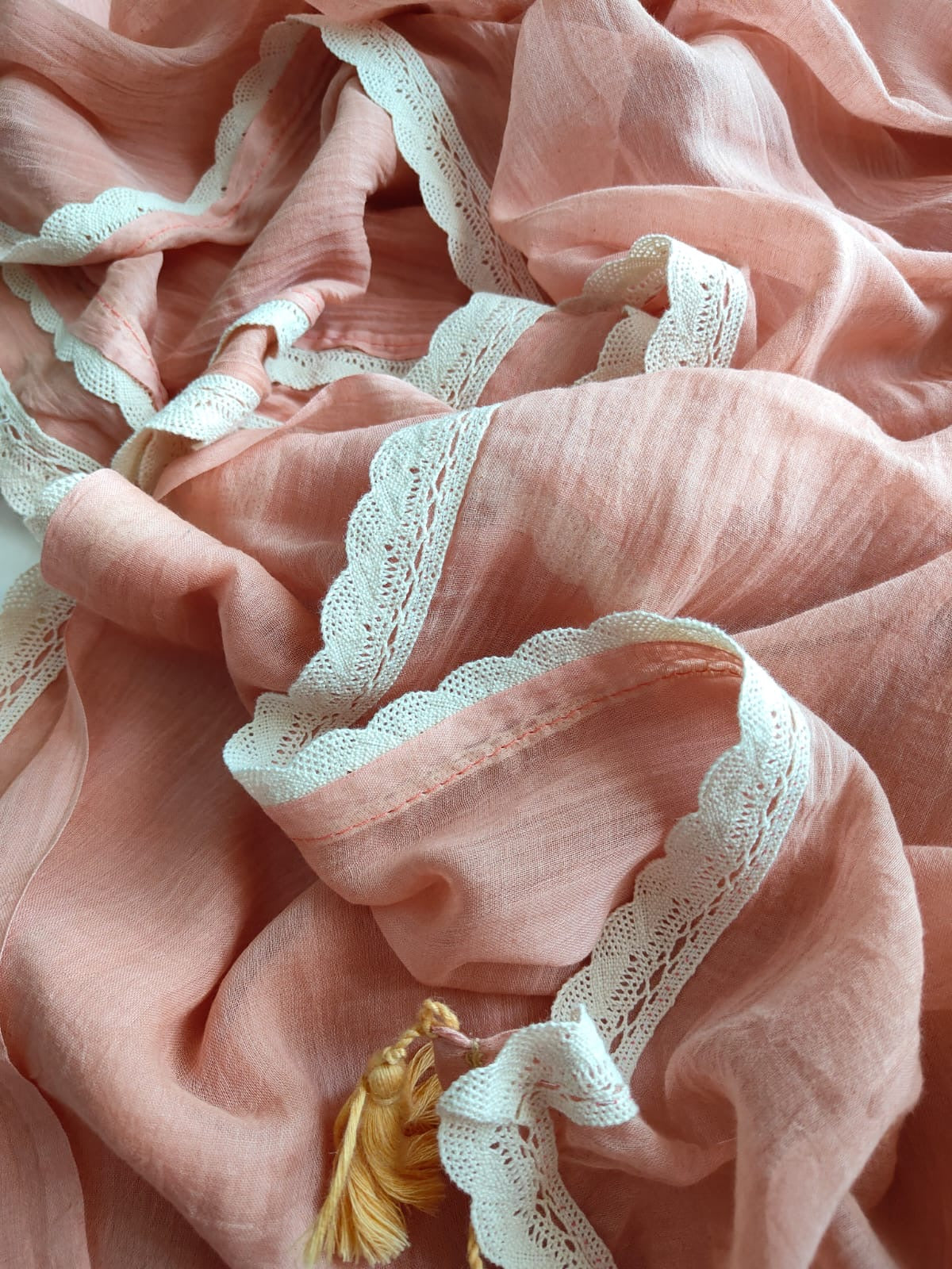 Viharika Flowy lace: peach V02