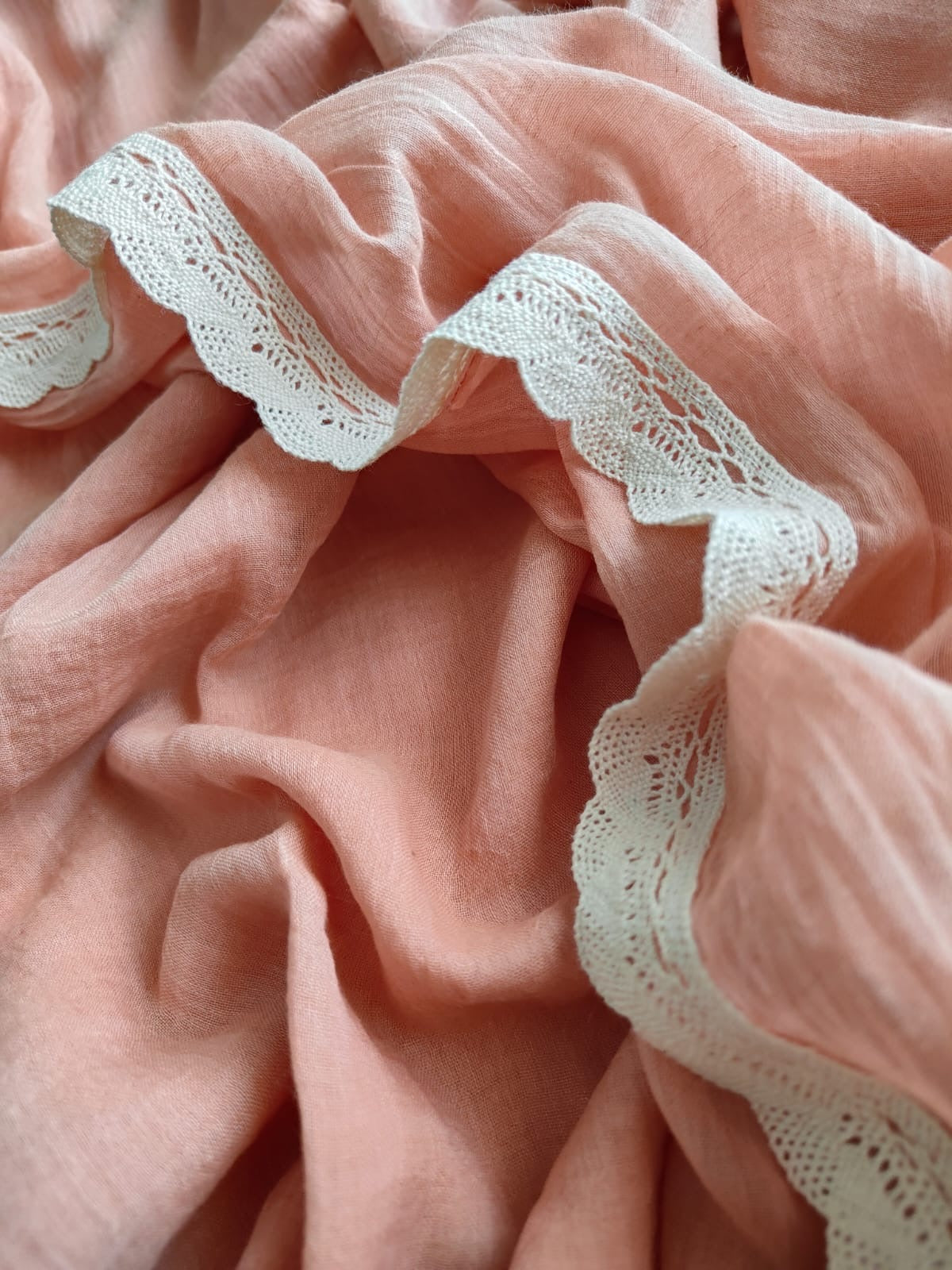 Viharika Flowy lace: peach V02