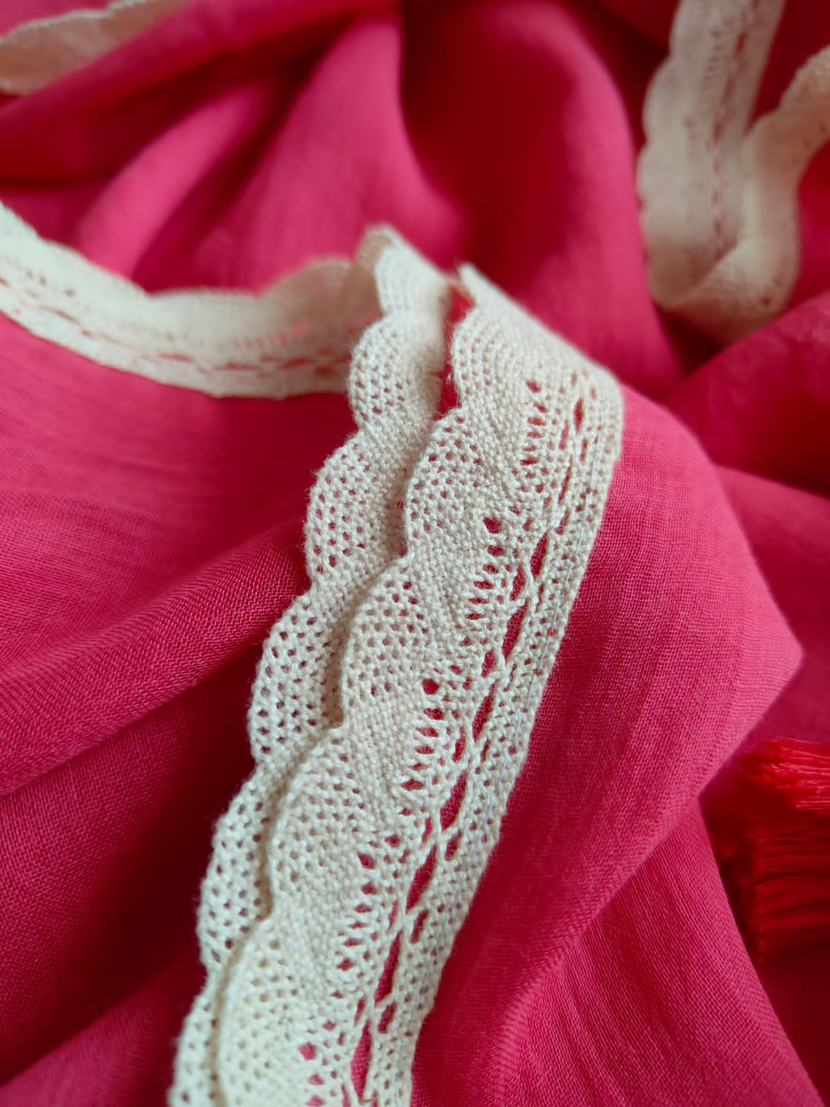 Viharika Flowy lace: pink